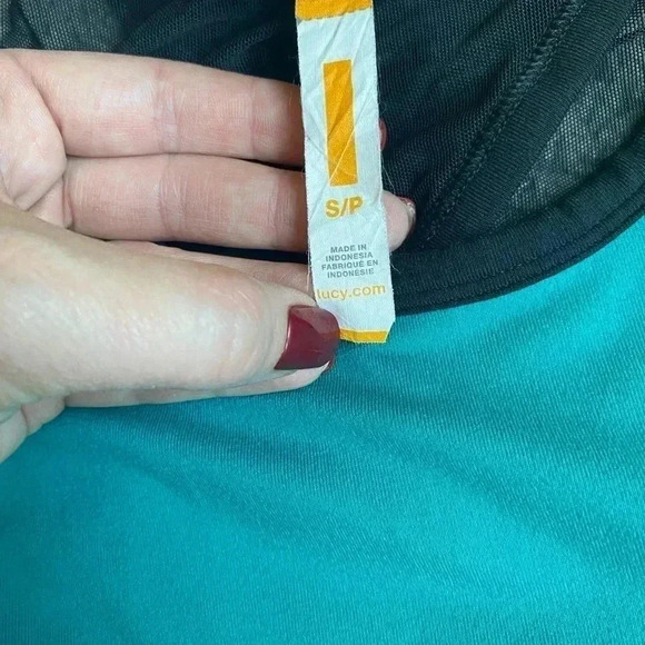 Lucy size small sleeveless work out top with built in bra with removable pads - Picture 4 of 6